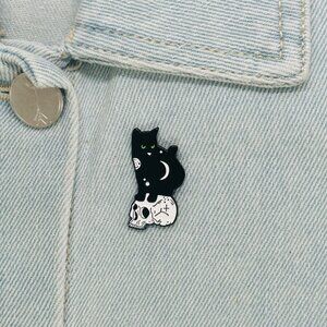 ☀️Enamel Pin Black Cat Skull Moon Green Eyes Keeper of Death Lunar Cat Broch New